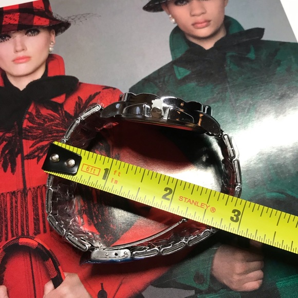 Silver tone Fashion Watch - Picture 6 of 7